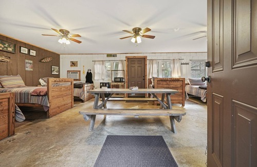 Ellijay Cabin | Cozy KOI COVE with AC and WiFi at magical Mulberry Gap!