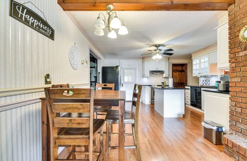 Lewiston House | Cozy Lewiston Home < 10 Mi to Niagara Falls!