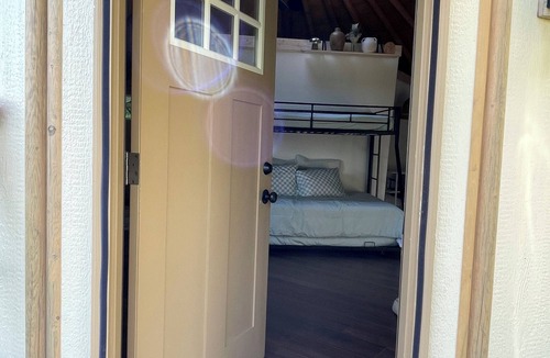 Marshall Cottage | Cozy Mountain Yurt Retreat – in the Heart of Marshall, NC