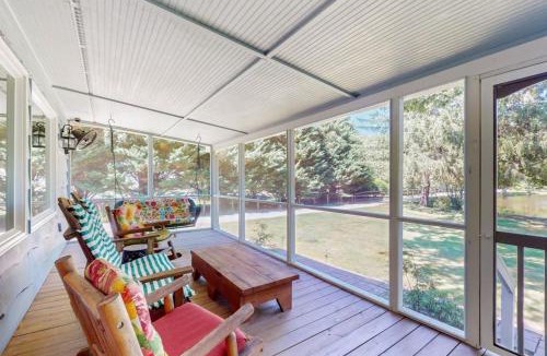 Flat Rock House | Cozy Pines