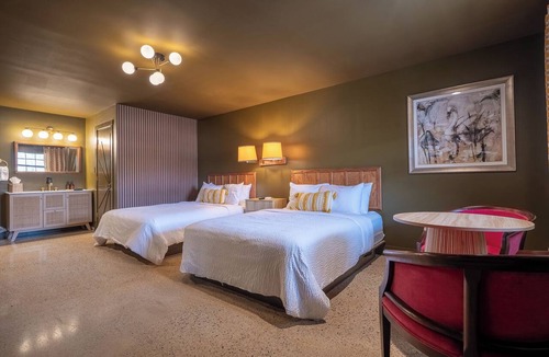 Lawrenceburg Hotel | Cozy Retro-Modern Room · Clean + quiet · Self Check-In · Family-Friendly Stay in Lawrenceburg