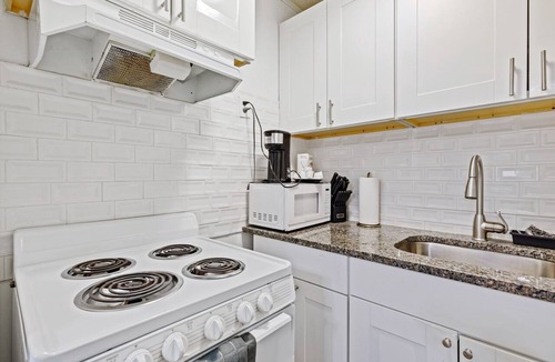 Mapleton/Fall Creek Apartment | Cozy Studio Apartment - Close To It All!