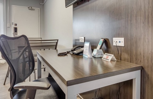 Henderson Apartment | Cozy Studio at Envi Boutique Hotel ~ 3 Mi to Dtwn!