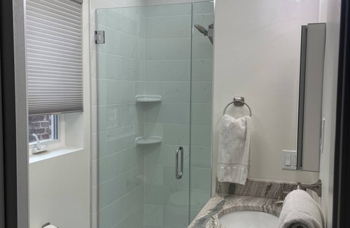 Woodley Park Bed & Breakfast | Cozy studio near downtown DC with off-street parking and close to Metro