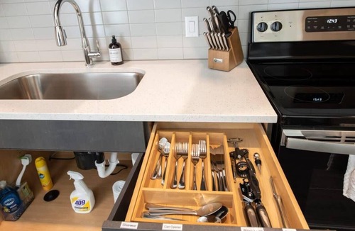 Central Business District Apartment | Cozysuites l Stylish 1BR in Downtown Cincinnati