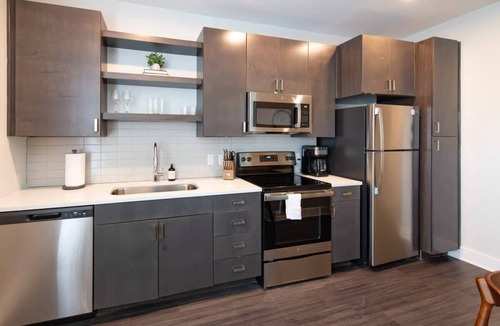 Central Business District Apartment | Cozysuites Luxe 1BR in Downtown Cincinnati