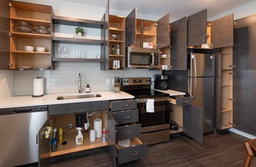 Central Business District Apartment | Cozysuites Luxe 1BR in Downtown Cincinnati