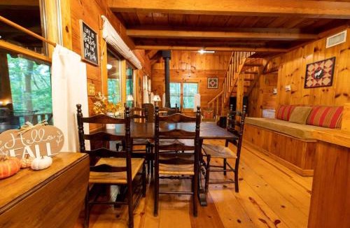 Benton House | Creek Crest Cabin Ocoee Riverside Cabin