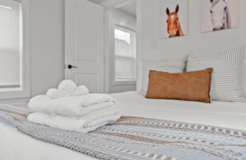 Georgetown House | Creekside Stay | Peaceful Cottage | Elkhorn