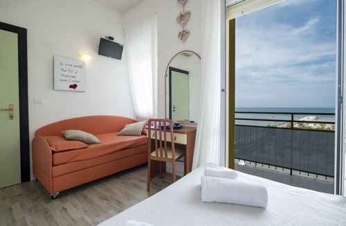 San Giuliano a Mare Hotel | Crosal