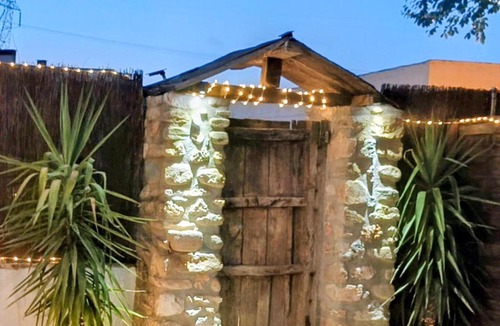 Los Banos House | Cuevas Uropia
