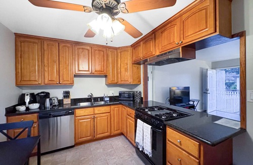 Mountain View House | Cute two bedroom home in fantastic location!