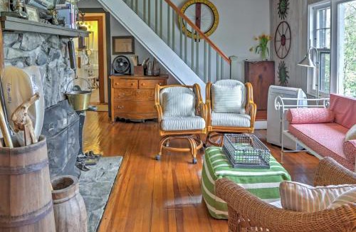New Preston House | Dainty New Preston Cottage w/Dock & Lake Views!