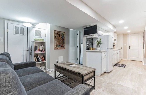 Cleveland Park Apartment | DC Guest Suite Walkable, Parking, Pets Welcome