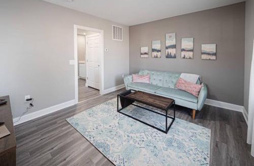 Evansville Apartment | Delightful airy remodeled 1 1 Elsas
