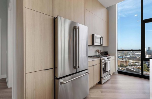 River West Apartment | Deluxe River West PH for Unforgettable Memories