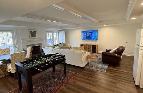 Indian Hills House | DERBY 152 House For RentnSpacious 6-bedroom home 15 minutes from Churchill Downs
