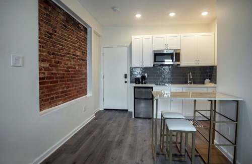 North Philadelphia West Apartment | Diamond Suites Philadelphia Center