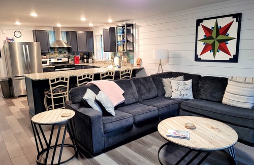 Leesburg Cottage | Discover the Serene Beauty of Lake Sechrist at the Cottage on the Bay