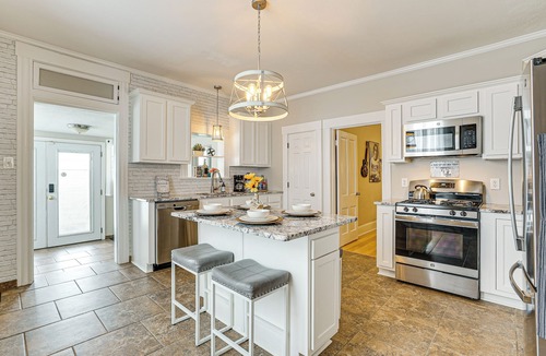 New Albany House | Dog-Friendly Home w/Yard, 6 Mi to Louisville!