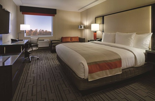 Bristol Hotel | DoubleTree by Hilton Hotel Bristol, Connecticut
