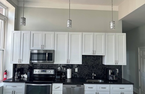 Downtown Baltimore Apartment | Downtown Luxury meets Modern 3Bed/3bath apt. w/parking - 5mins from Penn Station
