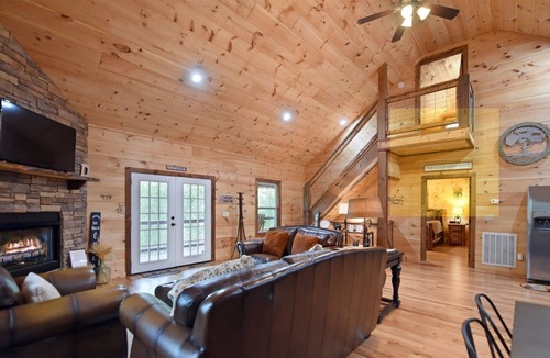 Copperhill House | Dream Hideaway Cabin Rental 4br/2ba, hot tub, wifi, pool table