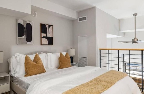 Downtown Cincinnati Apartment | DT Gym Pool Rooftop 5 min walk to Stadiums