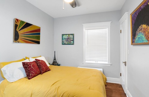 Berwyn House | Eclectic 3 Bedroom Home (w/Firepit) Close To Downtown Chicago!