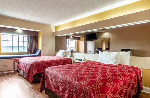 Evansville Hotel | Econo Lodge Inn & Suites Evansville East