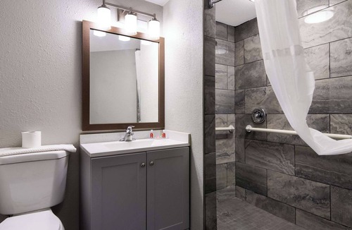 Portage Hotel | Econo Lodge Portage
