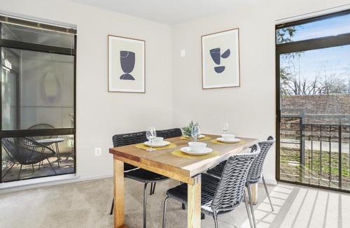 Arlington Apartment | Elegance & Comfort Await You in Our Apt