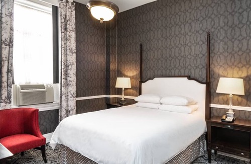 Historic District Hotel | Elegant Historic Flat: Near State House & Naval Academy | Pets Are Allowed