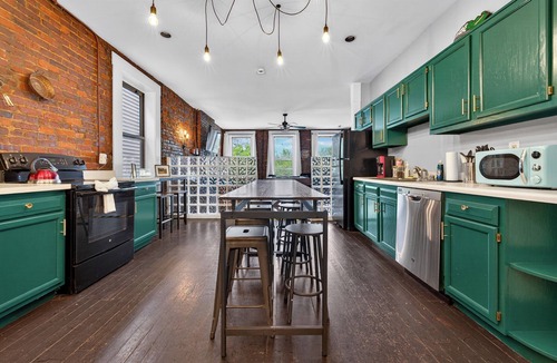 Butchertown Apartment | Entire Game Loft for 16, Walk to Nulu