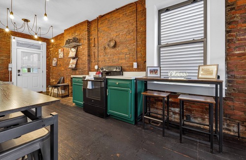 Butchertown Apartment | Entire Game Loft for 16, Walk to Nulu