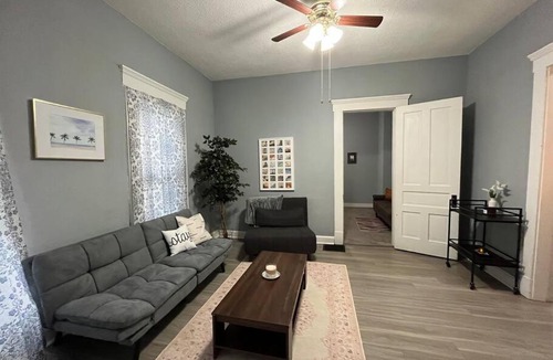 Windsor Park Apartment | Entire House In Downtown Indy!