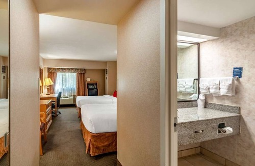 Radnor - Fort Myer Heights Resort | Excellent Choice! 4 Units with Free Parking, Pet-friendly Property!