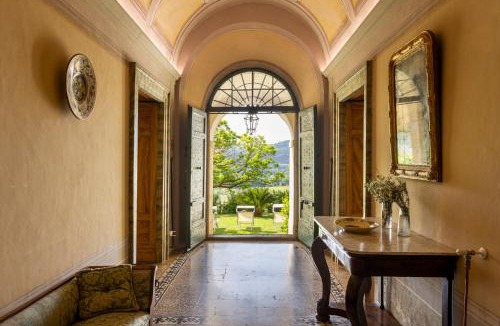 Colli del Tronto House | Exclusive Apartment-1844s Frescoes- Centuries old park- Peacocks- Villa Mastrangelo
