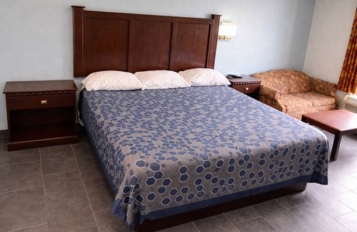 Pine Bluff Hotel | Executive Inn Pine Bluff