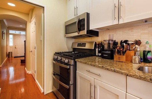 Mount Pleasant House | Executive renovated 3br/3b row house
