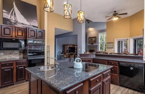 Old Saybrook House | Exquisite Beach Villa In Ground pool and Spacious Bermuda room! 2 living Rooms!