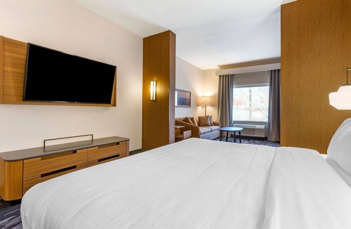 Sandusky Hotel | Fairfield by Marriott Inn & Suites Sandusky