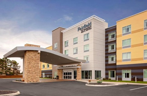 Port Clinton Hotel | Fairfield by Marriott Port Clinton Waterfront