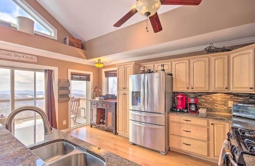 Beech Mountain House | Family Home w/Decks & Sunset Views in Beech Mtn!