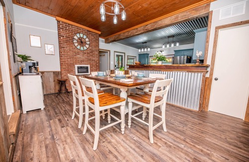 Lakeland House | FarmCharm getaway outside Memphis - Nearby winery