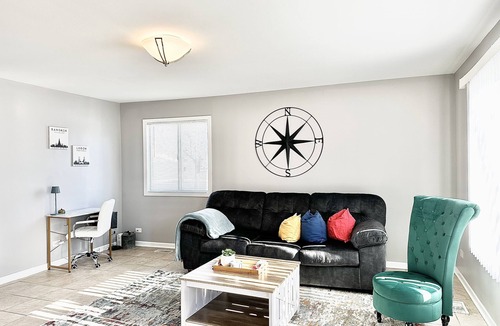 Fox Valley House | Fast Wi-Fi/Comfy beds/Free parking/3bdr house/4TVs