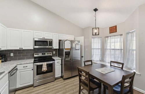 Savannah House | Fenced Yard, Fire Pit & BBQ Grill Near Lake Mayer