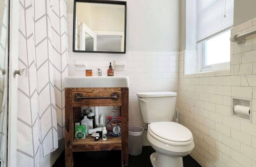 Gayborhood Apartment | FIFA Walkable King Bed 3 Beds