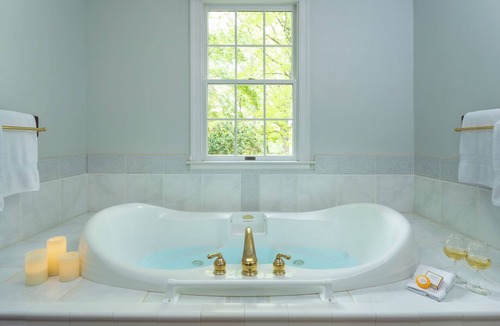 Charlottesville Bed & Breakfast | Foxfield Inn