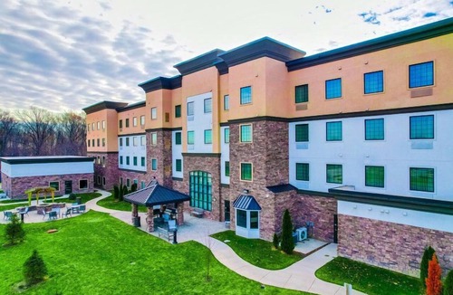 Lafayette Condo | Free Breakfast. Pool. Only 5 Miles to Purdue University + Great for Groups!